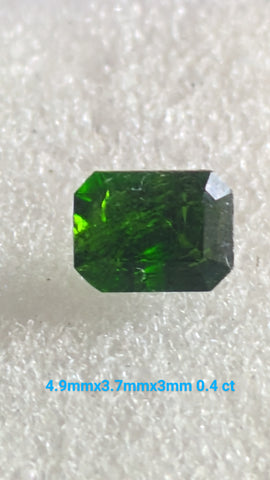 tsavorite under carat garnet. Suitable for any type of jewelry